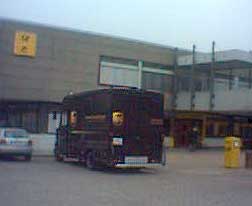 UPS Wagen vor der Post
